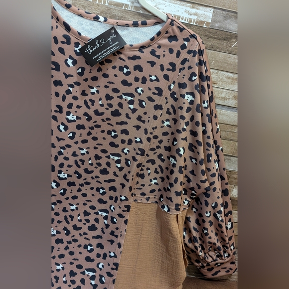 New Textured Raw Edge Drop Shoulder Animal Print W/Tan Hi Lo Side Slit Tunic - Picture 8 of 14
